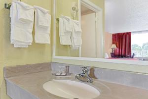 أفضل العروض ل هاورد جونسون تروبيكال بالمز أورلاندو