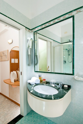 أفضل العروض ل فندق جلوريا ريميني