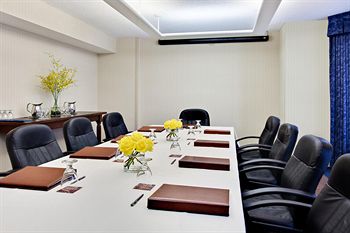 أفضل العروض ل شراتون سويتس كانترى كلاب بلازا باركفيل