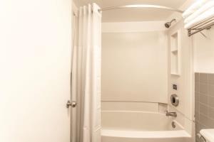 Best offers for Travelodge By Wyndham Virginia Beach Bay Beach Virginia Beach 