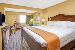 Best offers for TRAVELODGE SUITES BY WYNDHAM KISSIMMEE ORANGE Kissimmee