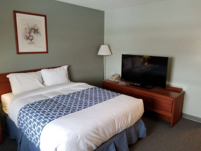 Best offers for Econo Lodge Inn & Suites Cranbrook