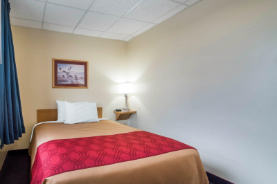 Best offers for Econo Lodge Manchester 