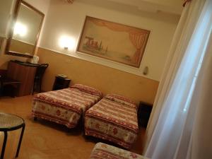 Best offers for Ascot Florence