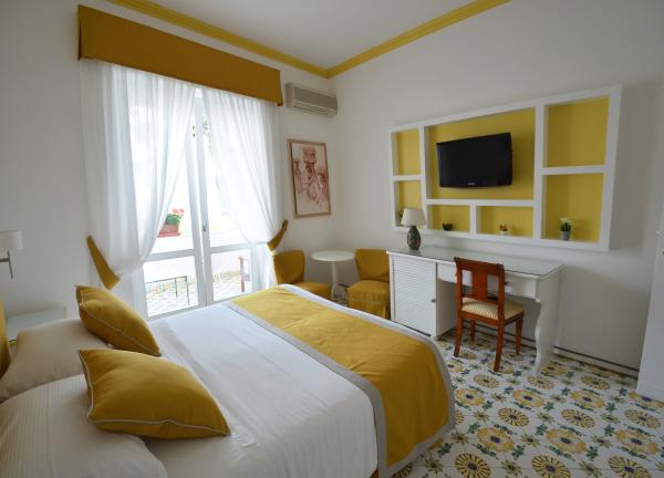 Best offers for Gatto Bianco Capri (isola Di Capri)