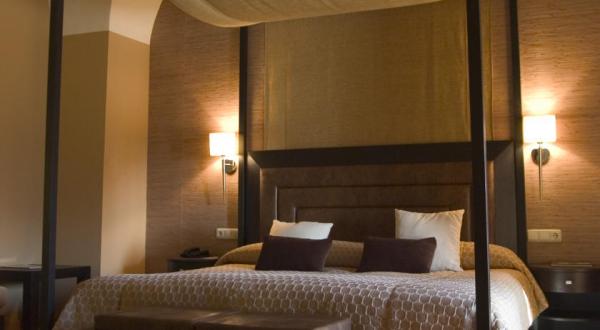 أفضل العروض ل وسبيس بالاثيو دي اريناليس و سبا كاسيريس