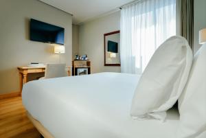 Best offers for Hesperia Vigo Vigo