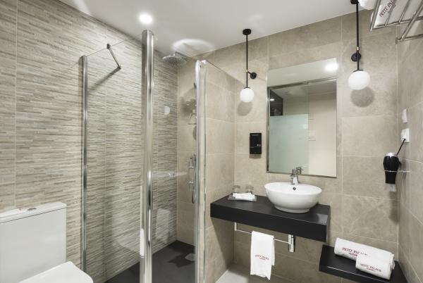 أفضل العروض ل بيتيت بالاثي تريباي مدريد