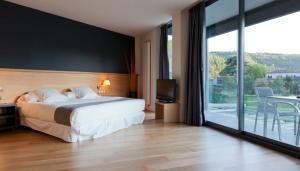 Best offers for Mon St Benet Manresa
