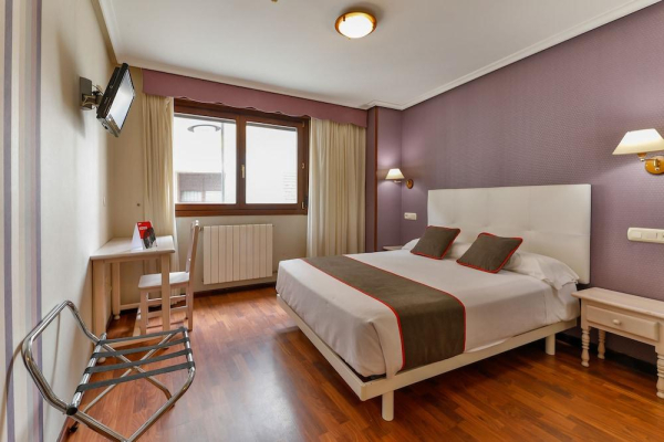 Best offers for OYO HOTEL PUERTO DE CANDÁS CANDAS