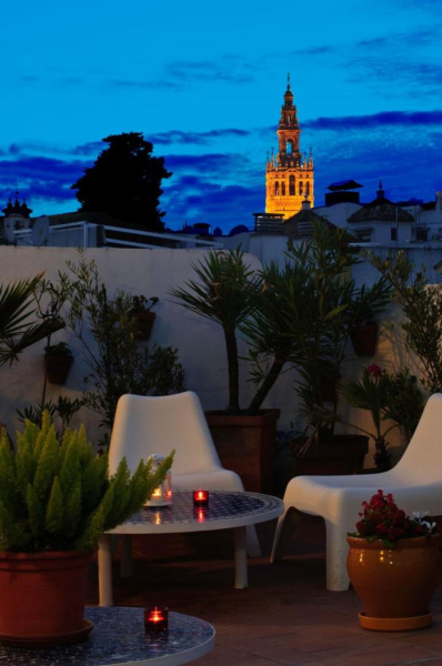 Best offers for Un Patio en Santa Cruz Seville