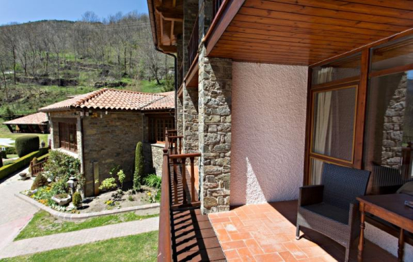 Best offers for LA COMA HOTEL Setcases