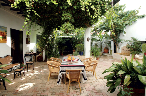 Best offers for Art Boutique Chamarel Denia