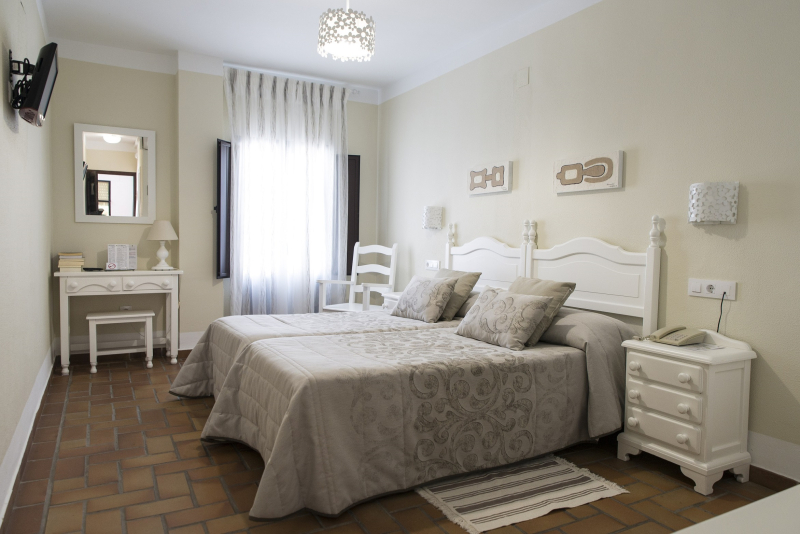 Best offers for Zuhayra Zuheros