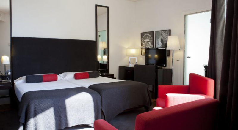 أفضل العروض ل قواترو بويرتا ديل سول مدريد