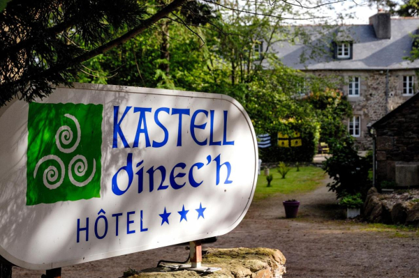 أفضل العروض ل Logis Hotel Kastell Dinec'h مورليكس