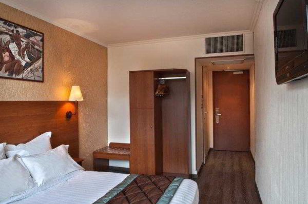 Best offers for Hôtel Mercure Paris Malakoff Parc des Expositions Malakoff