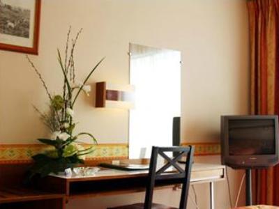 Best offers for RELAIS DE MONTIGNY Montigny-le-bretonneux