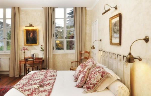 Best offers for Le Clair de la Plume Charols