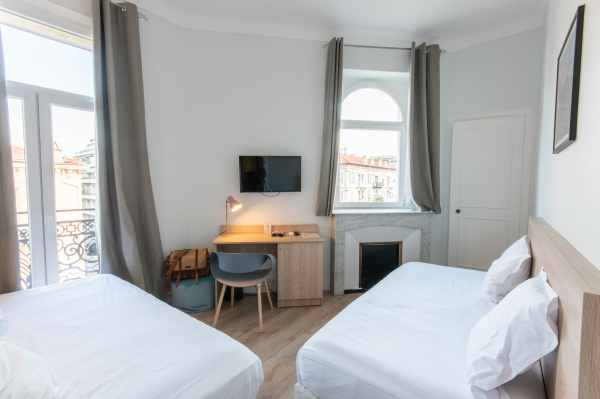 Best offers for Aria Nizas