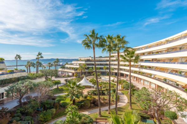 Best offers for Holiday Inn Nice - Saint Laurent Du Var Nizas