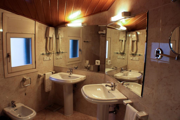 Best offers for Evenia Oros Encamp