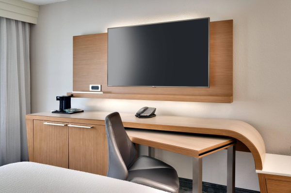 أفضل العروض ل كورتيارد تشارلوتايربورت/بيلي جراهام باركواي شارلوت