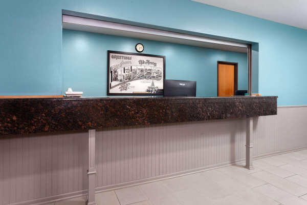 Best offers for Super 8 by Wyndham McHenry Mchenry 