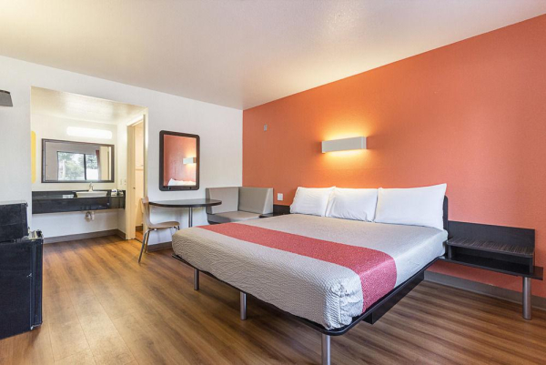 أفضل العروض ل Rodeway Inn Fresno فرسنو 