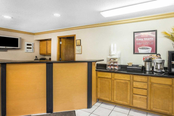 Best offers for Econo Lodge Garibaldi 