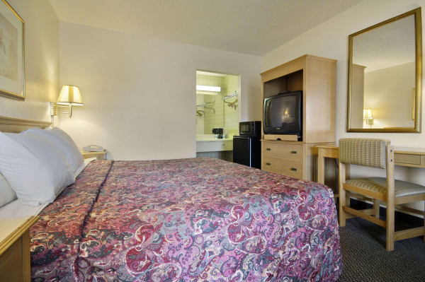 Best offers for Days Inn & Suites By Wyndham Mobile Tillmans Corner