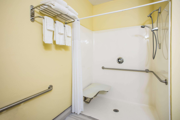 أفضل العروض ل دايس فندق و اجنحه فندقيه باى ويندهامااجاصتا نير فورت اييس جروفتوون