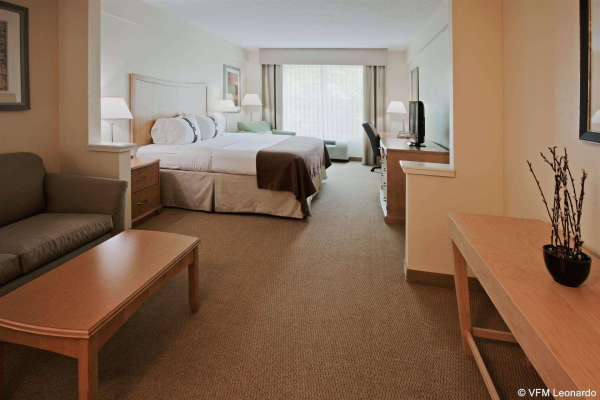 أفضل العروض ل فندق هوليدايان و سويتس سافاناه مطار بولر سافاناه 