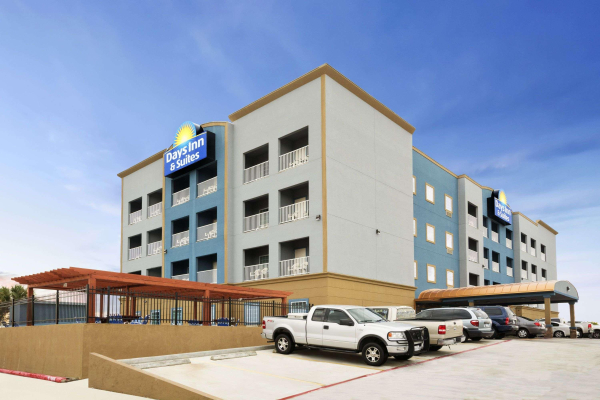 Best offers for Days Inn &Suites by Wyndham Galveston West/Seawall Fort Crockett