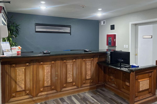 Best offers for Econo Lodge Inn & Suites Laredo 