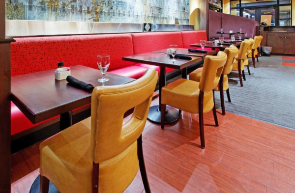 أفضل العروض ل Holiday Inn Arlington NE Rangers Ballpark ارلينجتون 