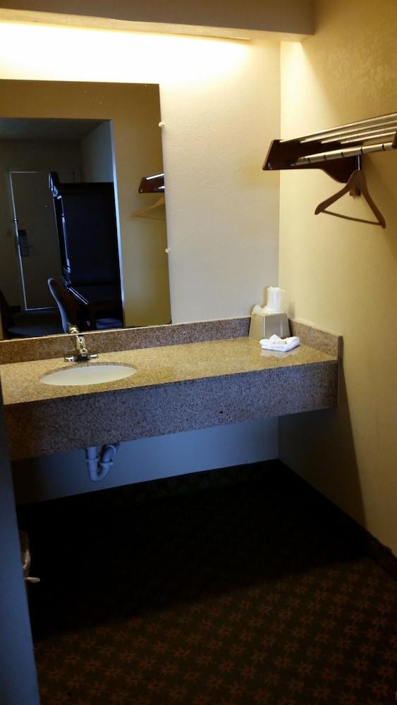 Best offers for Travel Inn Motel Hartford
