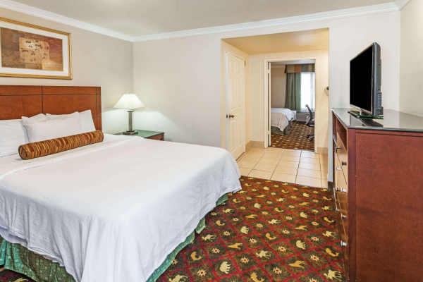 Best offers for Howard Johnson by Wyndham Pasadena Pasadena