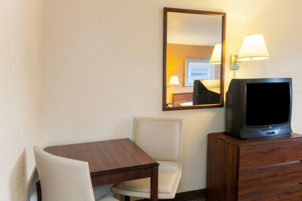 Best offers for Country Inn & Suites by Radisson Flagstaff Flagstaff