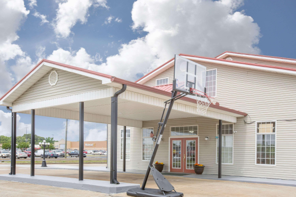 أفضل العروض ل Super 8 by Wyndham Talladega AL تالادجا 