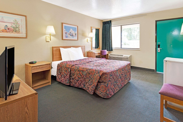 أفضل العروض ل Days Inn By Wyndham Espanola إسبانولا 