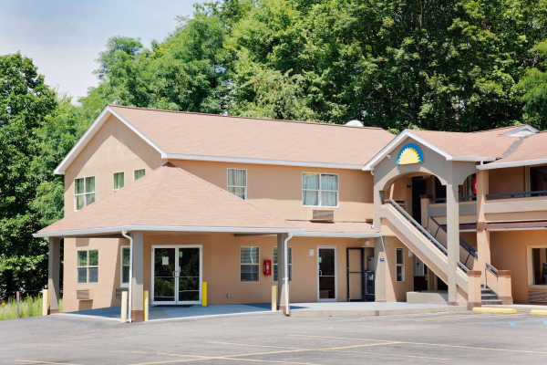 Best offers for Days Inn By Wyndham Fairmont Fairmont