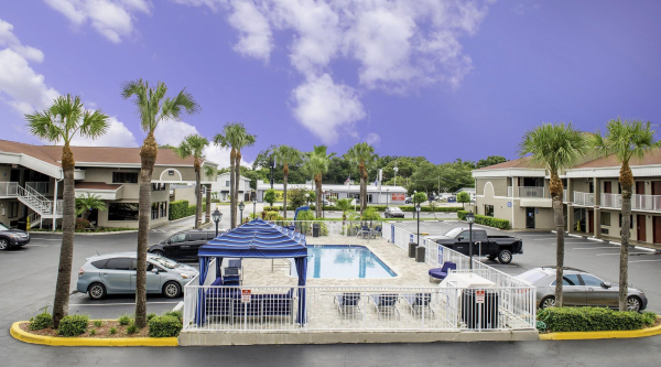 Best offers for Howard Johnson Express Inn Suites - South Tampa/Ai Tampa
