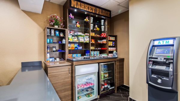 أفضل العروض ل فندق بست وسترن بلاس سانفوردايربورت/لاك ماري سانفورد