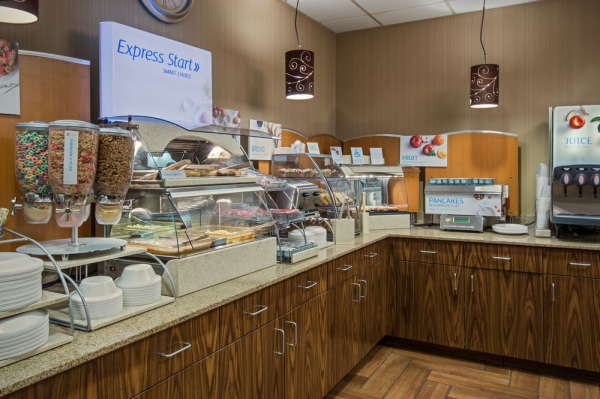 أفضل العروض ل هوليدايان ايكسبرس ميدفيل  )ا-79 ايكسيت 147ا) ميدفيل