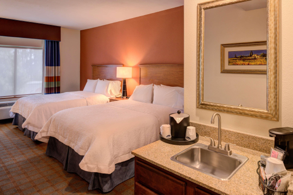 أفضل العروض ل Hampton Inn & Suites Ontario أونتاريو 