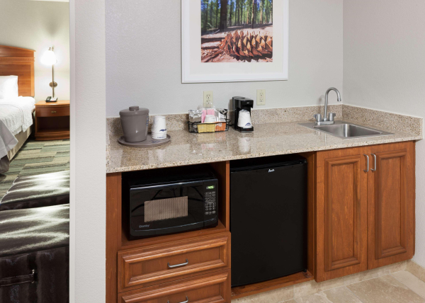أفضل العروض ل Hampton Inn & Suites Tulare تولار