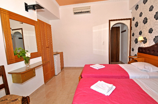 أفضل العروض ل Yiannis Apartments لفكادا 