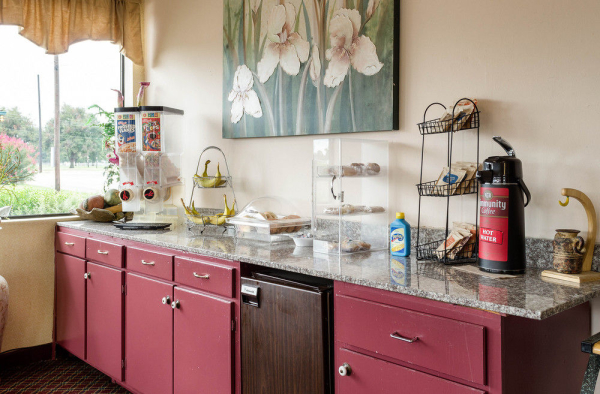 Best offers for RODEWAY INN Greenwood