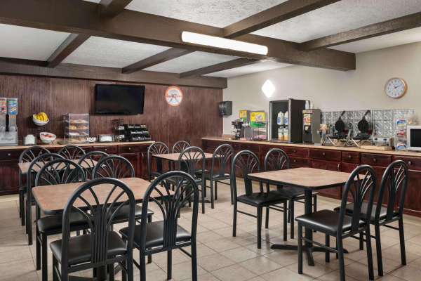 Best offers for Howard Johnson by Wyndham Appleton Appleton